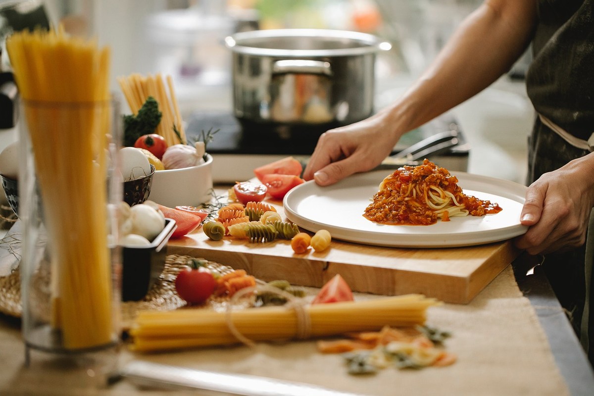 An Eight-Stop Progressive Dinner Through the City's Oldest Kitchens, Led by a Local Food Historian 2