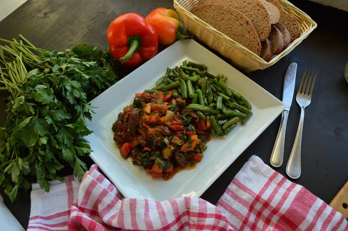 An Eight-Stop Progressive Dinner Through the City's Oldest Kitchens, Led by a Local Food Historian 6