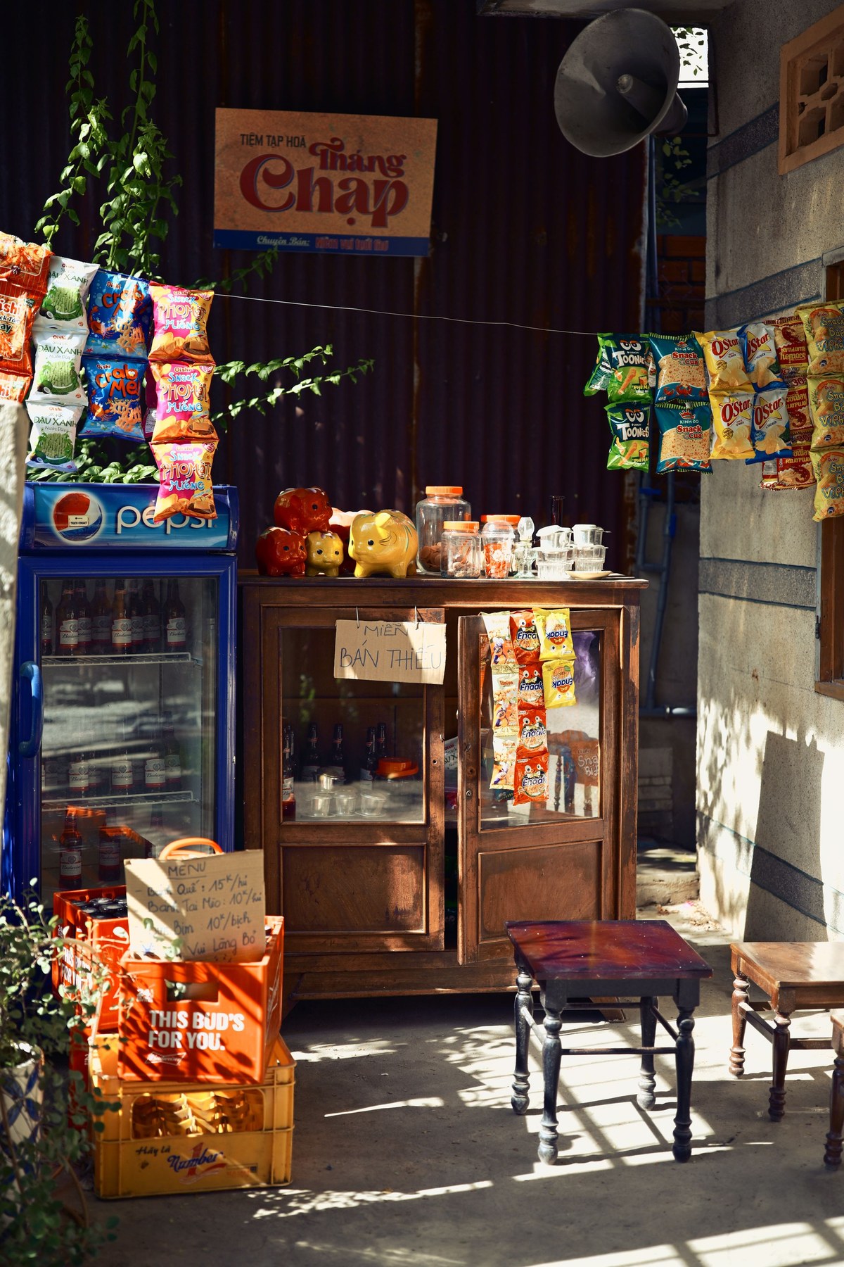 Antique Market & Street Snacks