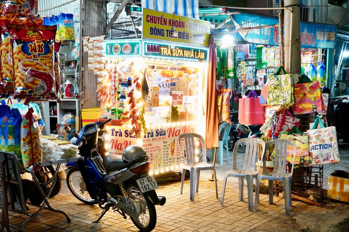 Antique Market & Street Snacks 8