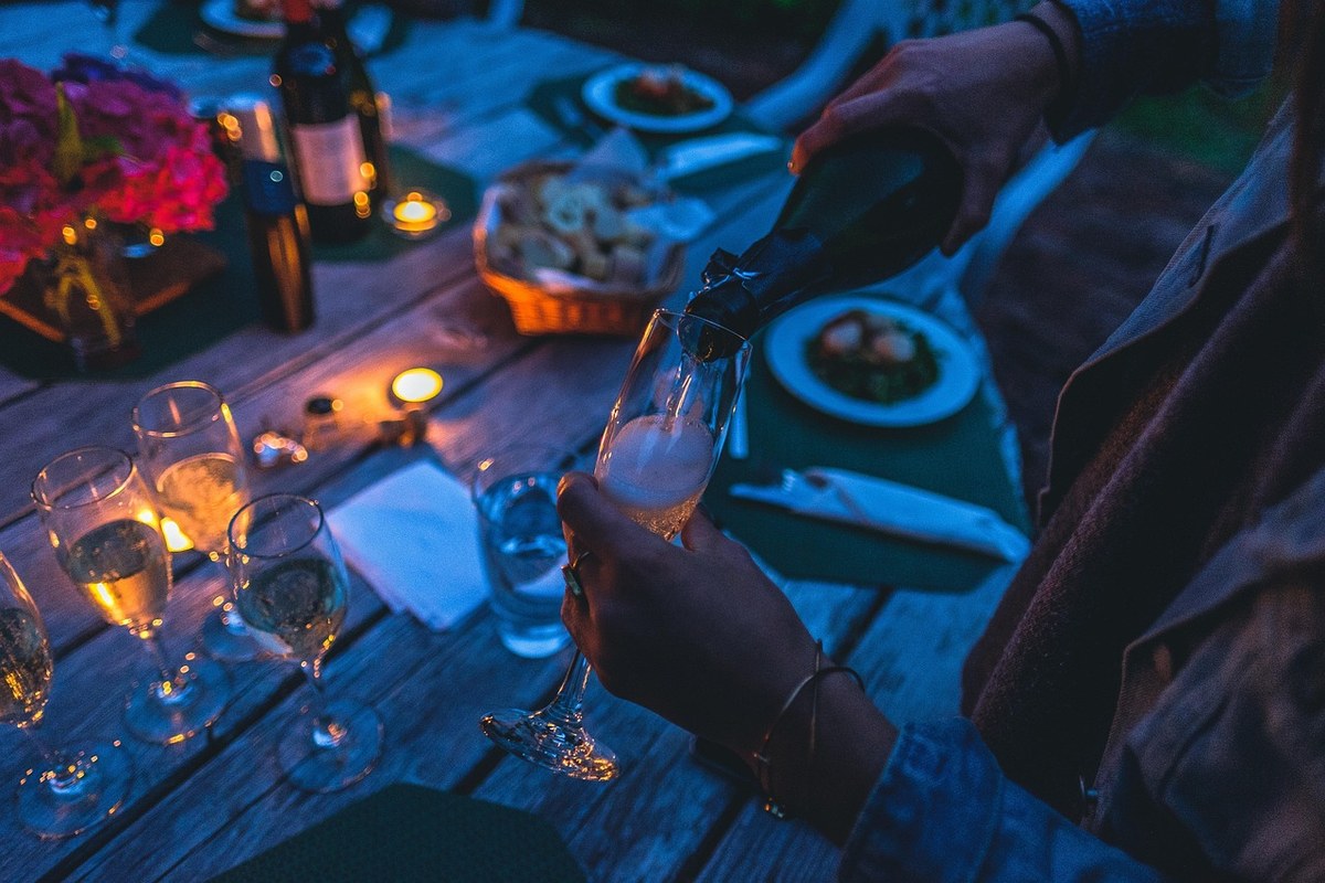 Apartment Dinner Party for Six 3
