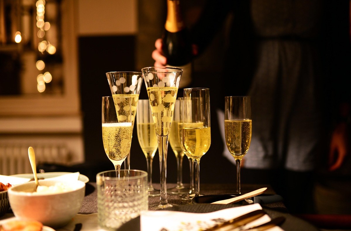 Apartment Dinner Party for Six 6